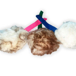 Piłka owcza miękka z rączką - zabawka z futra owczego dla psa