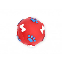 Zabawka dla psa - piszcząca, gumowa, czerwona piłka ze wzorkiem łapek i kości, dł. 6 cm
